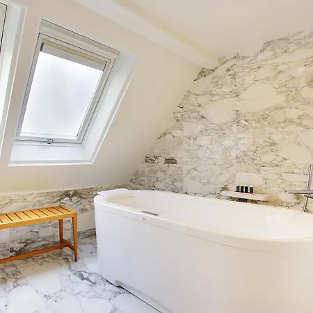 Artus 4* Paris