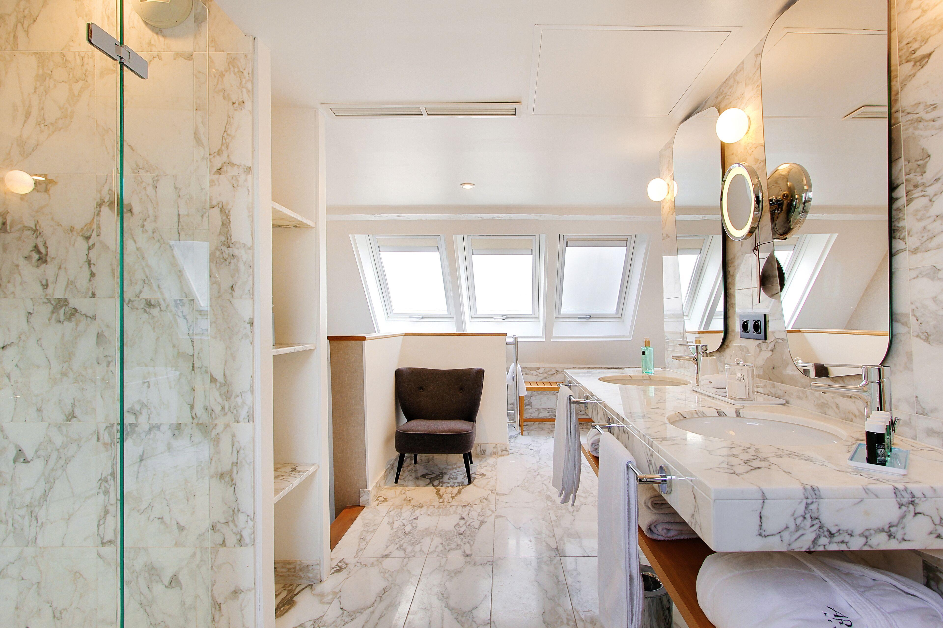 Artus 4* Paris
