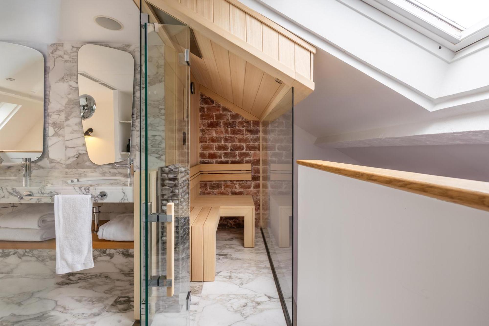 Artus 4* Paris