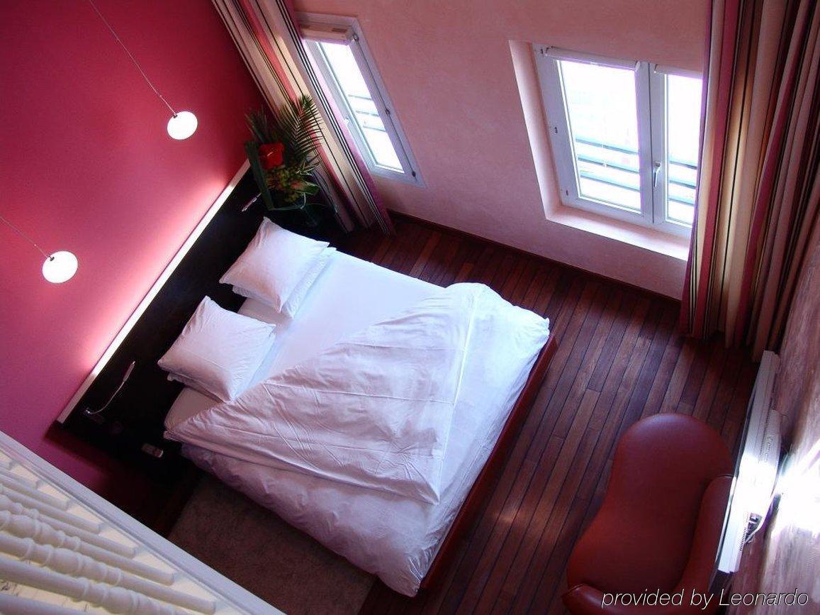 Artus 4* Paris